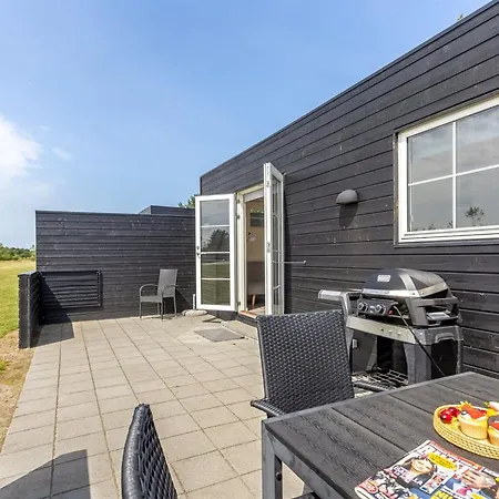 Lovis - 900m From The Sea By Interhome