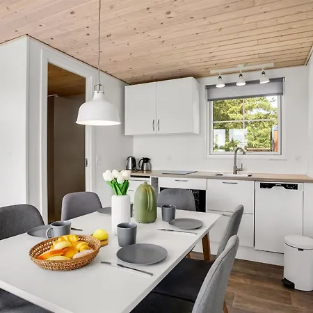 Lovis - 900m From The Sea By Interhome Semesterbostad Bøtø By
