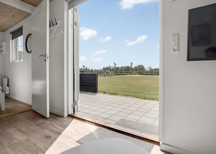 Lovis - 900m From The Sea By Interhome *